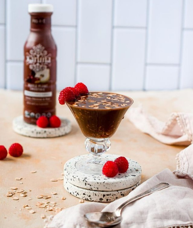 Karviva Wellness Cocoa Chestnut smoothie prepared as an overnight oats breakfast.